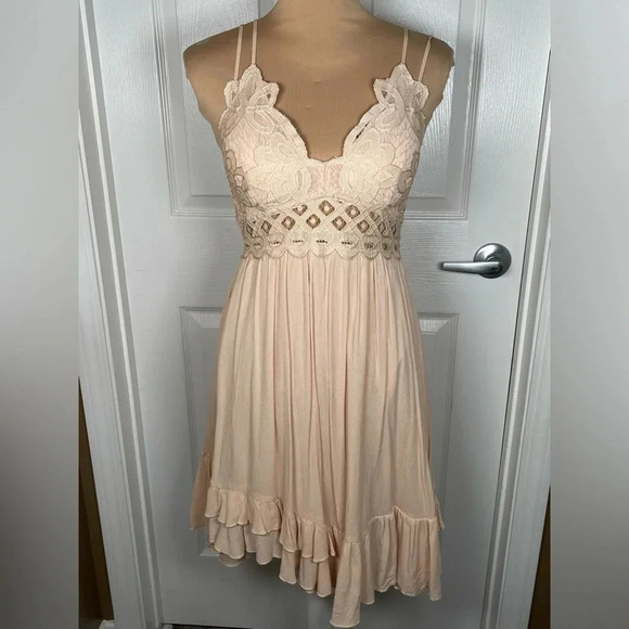 ⭐️ NWT ⭐️ WISH LIST Scalloped Lace Bralette Mini Dress Medium - Picture 5 of 8